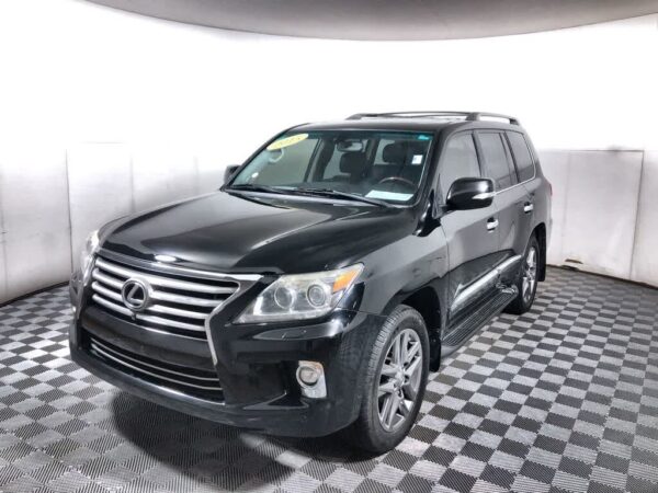 2015 Lexus LX 570 4WD - Image 9