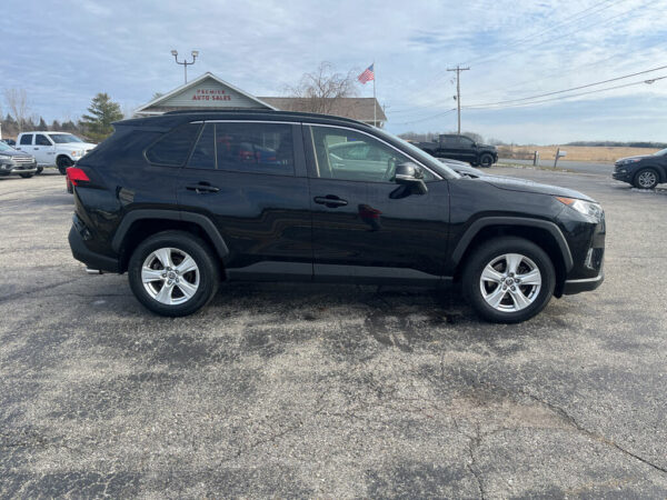 2020 Toyota RAV4 XLE AWD - Image 10