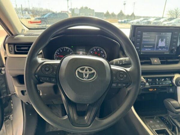 2021 Toyota RAV4 XLE FWD - Image 22