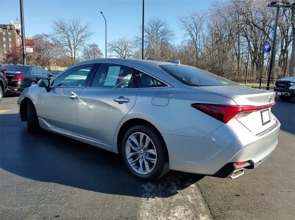 2021 Toyota Avalon XLE FWD - Image 10