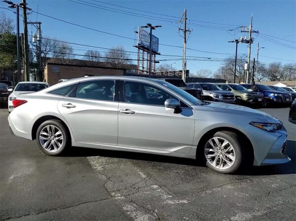 2021 Toyota Avalon XLE FWD - Image 19