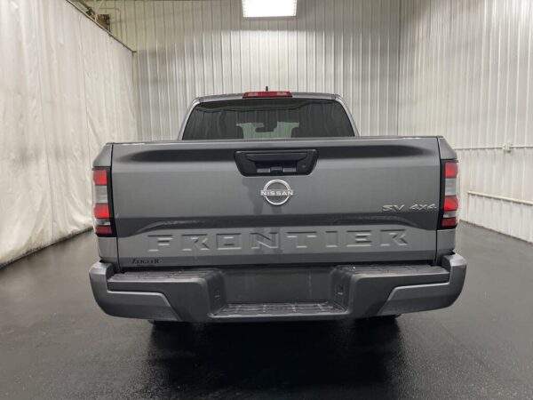 2022 Nissan Frontier SV Crew Cab 4WD